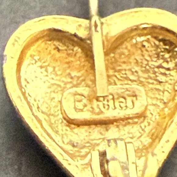 Vintage BUTLER Signed Heart-Shaped Rhinestone Earrings Gold Tone - Picture 11 of 11